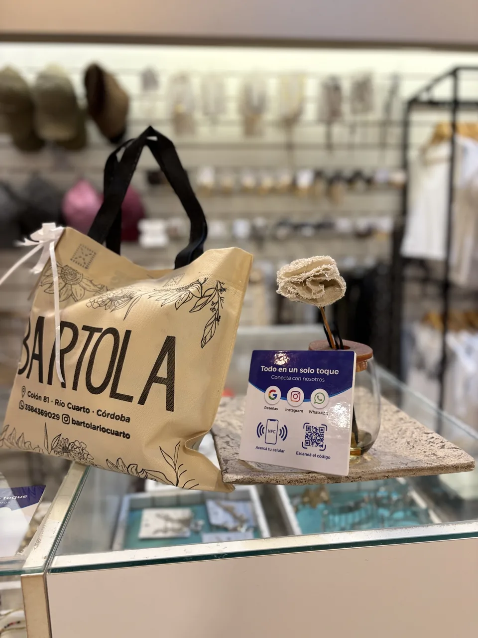 Orikuo en el mostrador de Bartola