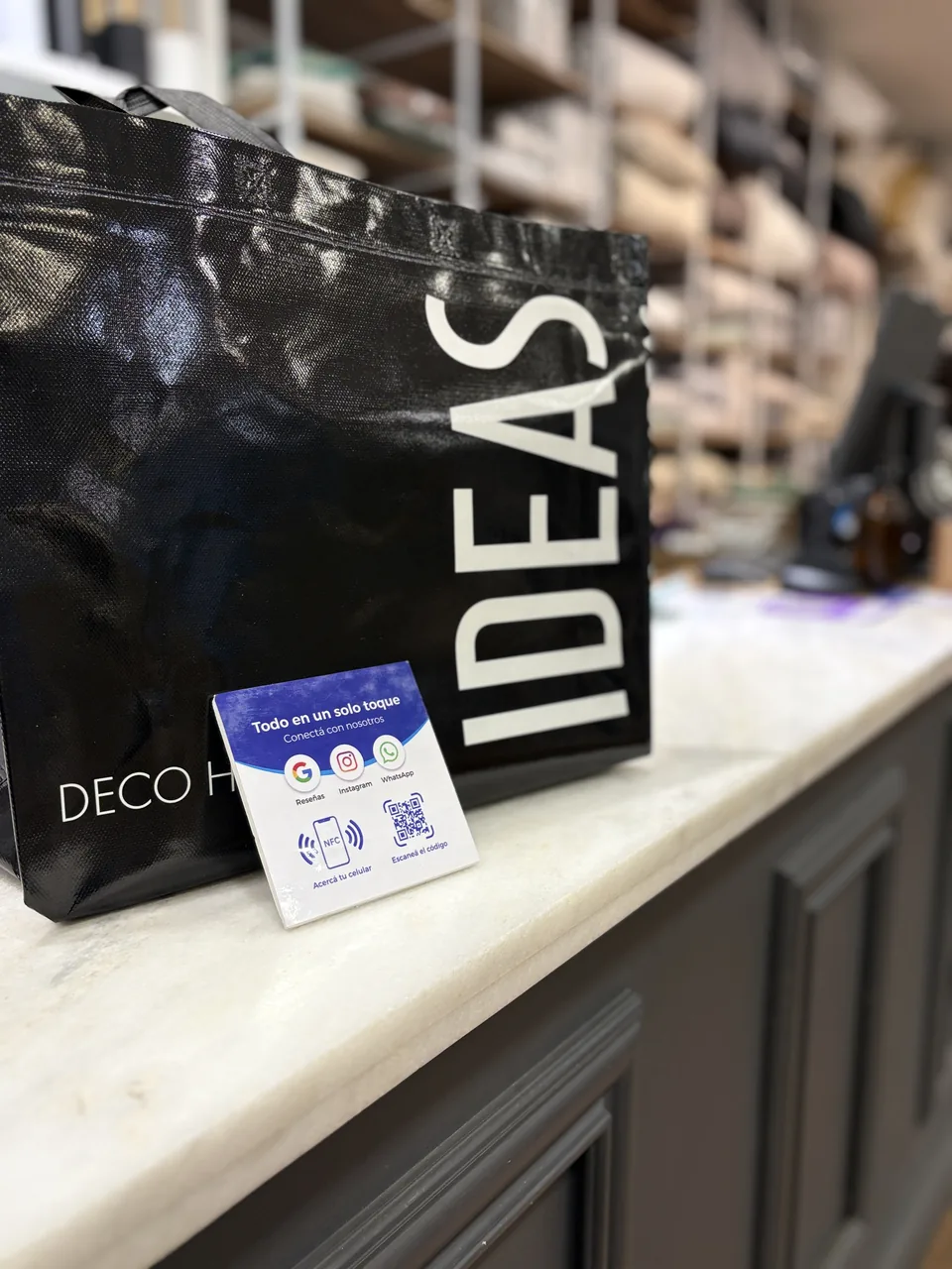 Orikuo en el mostrador de Ideas Deco Home